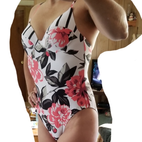 LAST 1**sz M White Floral 1 piece - Picture 6 of 7